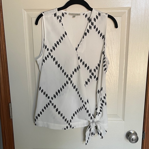 41 Hawthorn StitchFix White and Black Geometric Sleeveless Blouse - Picture 1 of 5